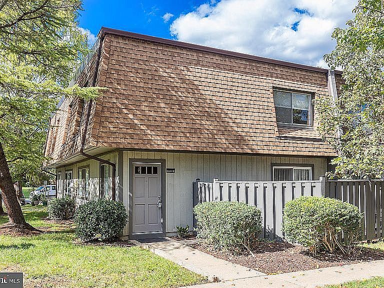 1st image of 3819 Burlingame Pl #33B