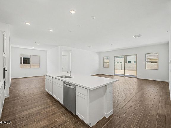 3rd image of 320 W FLOYD Drive