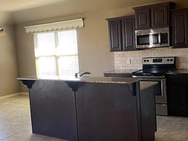 3 bed, 1862 sqft, $2,150 — Photo 2