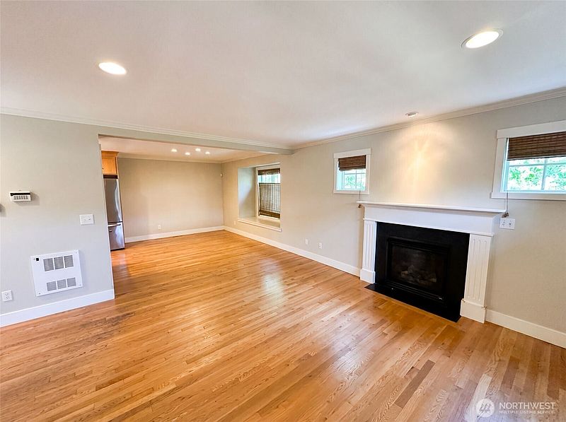 3rd image of 1553 58th Street