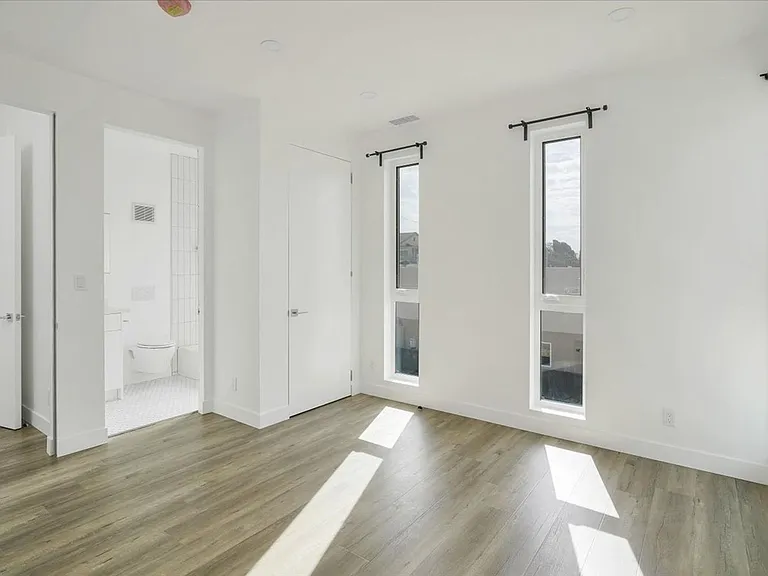 4553 Saturn St — Photo 19