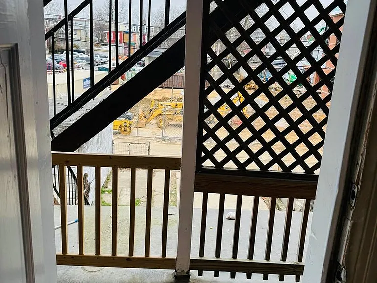 643 W Princess St #2 — Photo 9