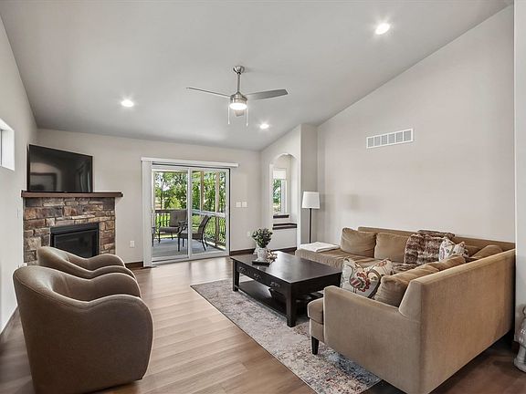 3rd image of 712 Creekside Dr