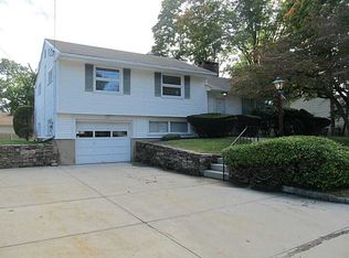 54 Crowfield Dr, Warwick, RI 02888