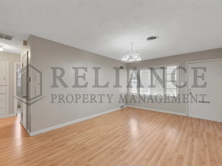 2732 N Grove St — Photo 6