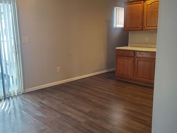 4th image of 1503 Amesbury Ct