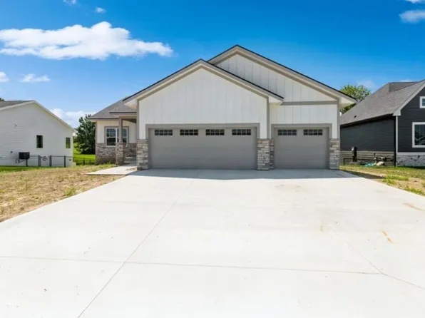 1608 Marina Cv, Polk City, IA 50226