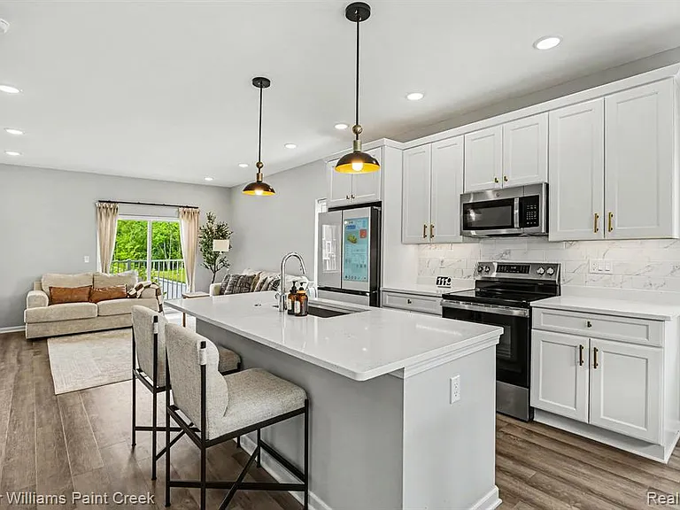 750 Huntley Ln — Photo 12