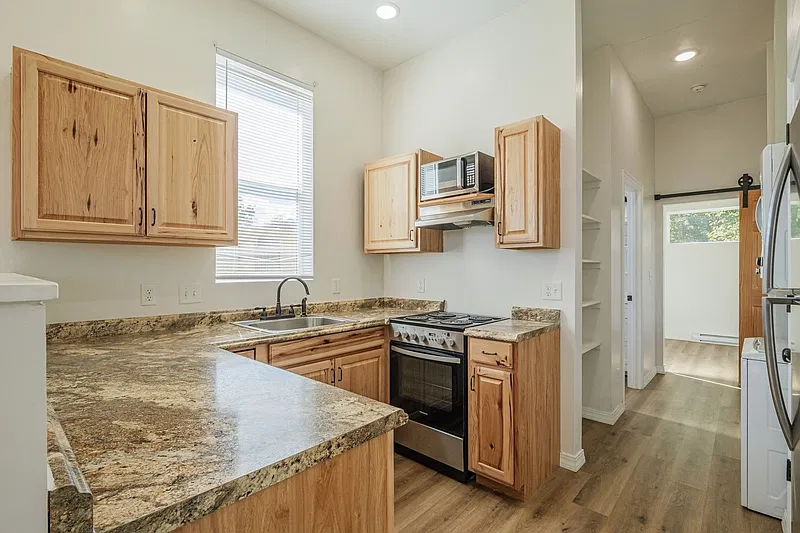 1 bed, 1.0 bath, 400 sqft, $1,310 — Photo 4