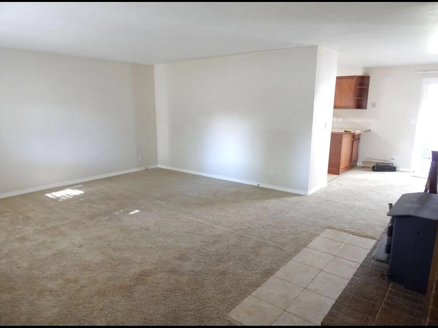 3 bed, 1280 sqft, $2,400 — Photo 3