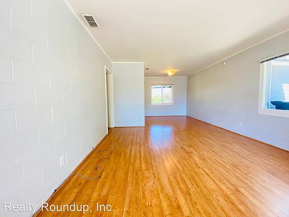3rd image of 5306 Esmeralda St