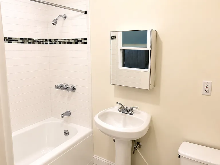 Avondale Hollywood Apartments — Photo 16