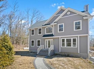 22 Holland Mount Rd, Oak Ridge, NJ 07438