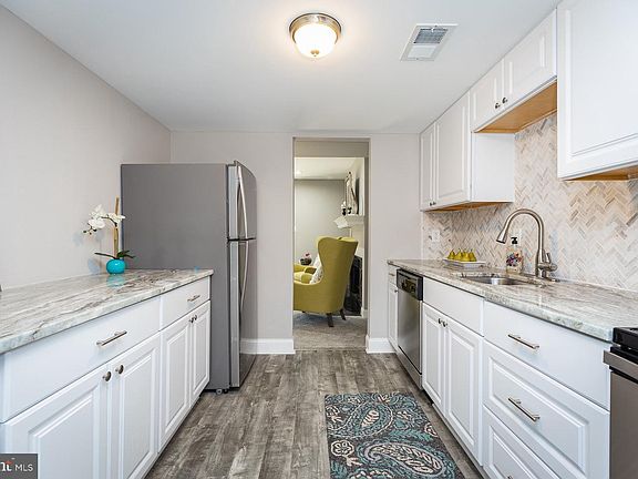 5th image of 3212 Opal Ct