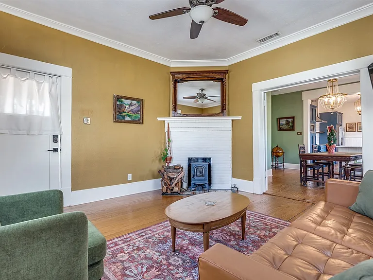 321 N Henderson Ave — Photo 7