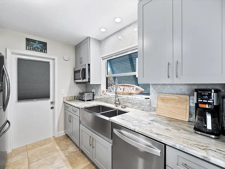 120 Flamingo Dr #1 — Photo 24