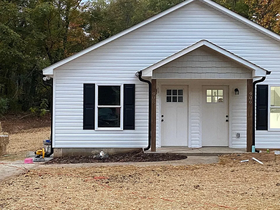 906 E McBee St #908