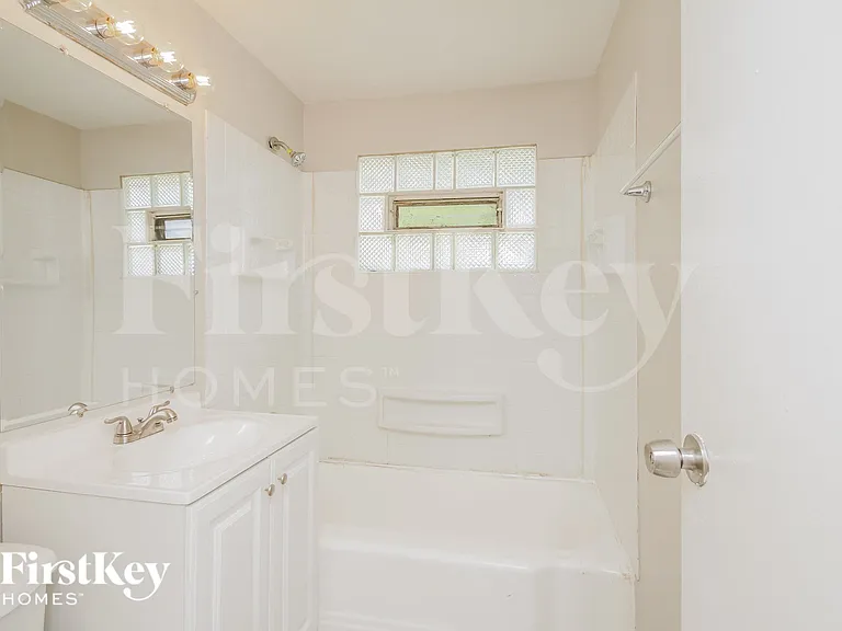 400 Watseka St — Photo 13