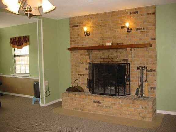 4th image of 654 Lakeshore Dr