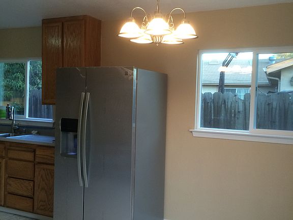 5th image of 661 Sinclair Dr