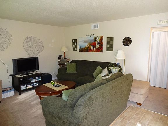 4th image of 1960 Duxburry Ln APT 1