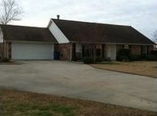 1367 Mohican Dr, Lake Charles, LA 70611