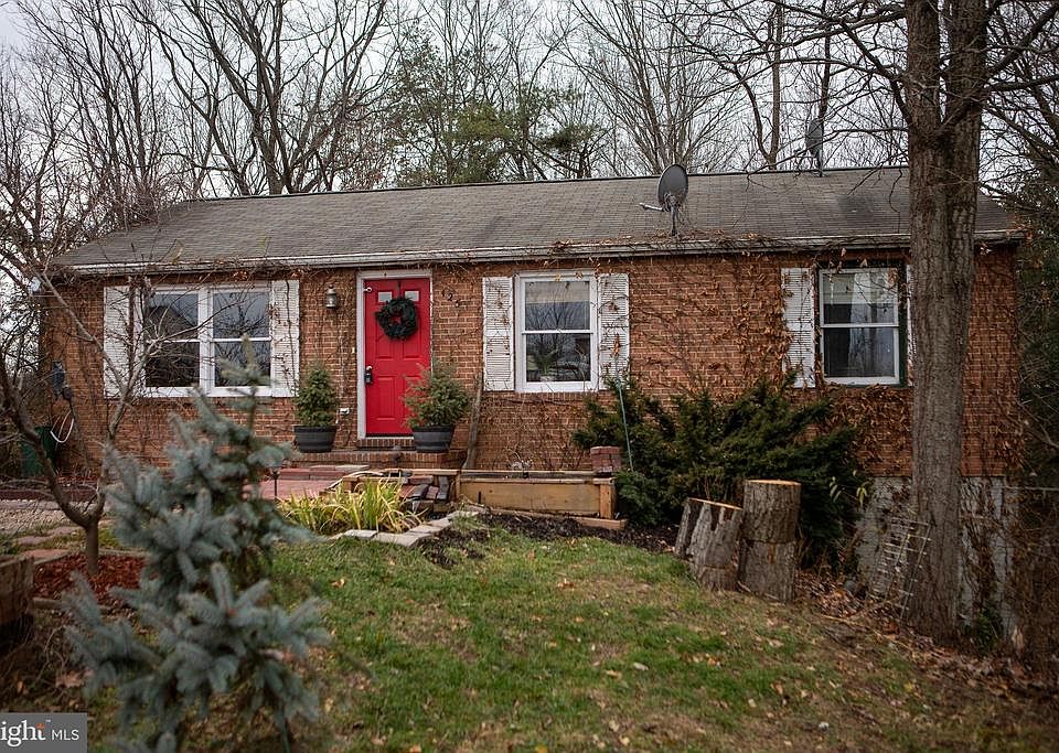 1st image of 125 Country Park Dr