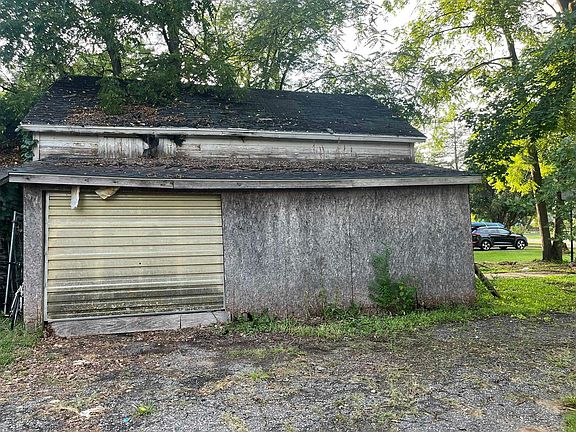 3rd image of 600 Division St