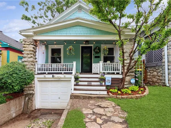 4208 Charlotte St, Kansas City, MO 64110