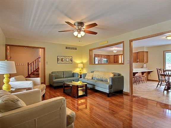 2nd image of 3204 Parker Dr