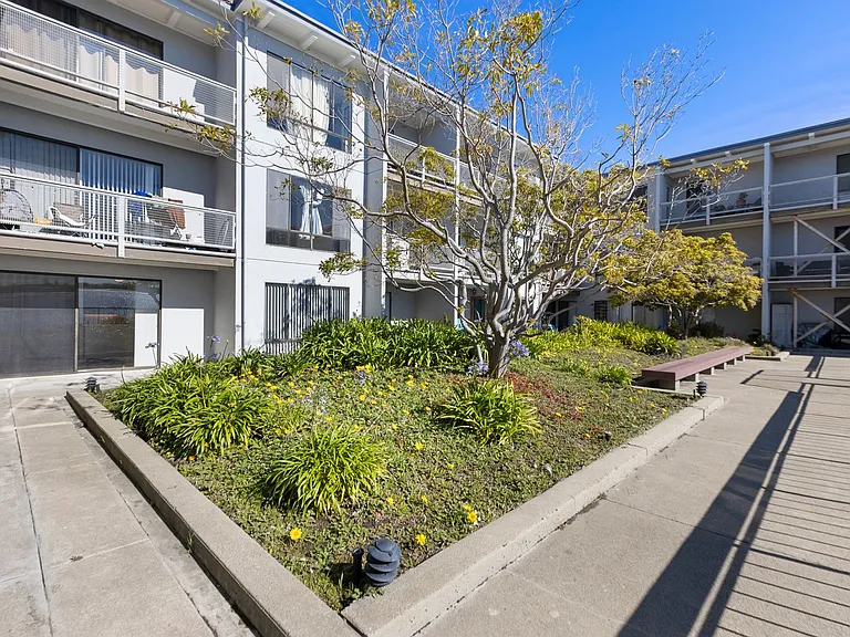 3 Admiral Dr #F263 — Photo 3
