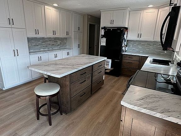 2nd image of 407 7th St