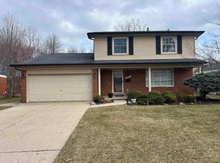 33538 Swan Dr, Sterling Heights, MI 48312