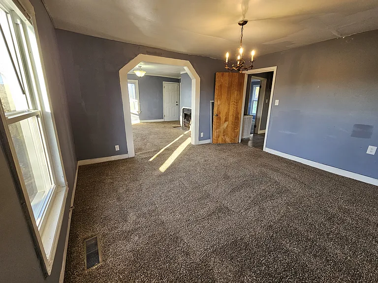 122 Locke Ln — Photo 1