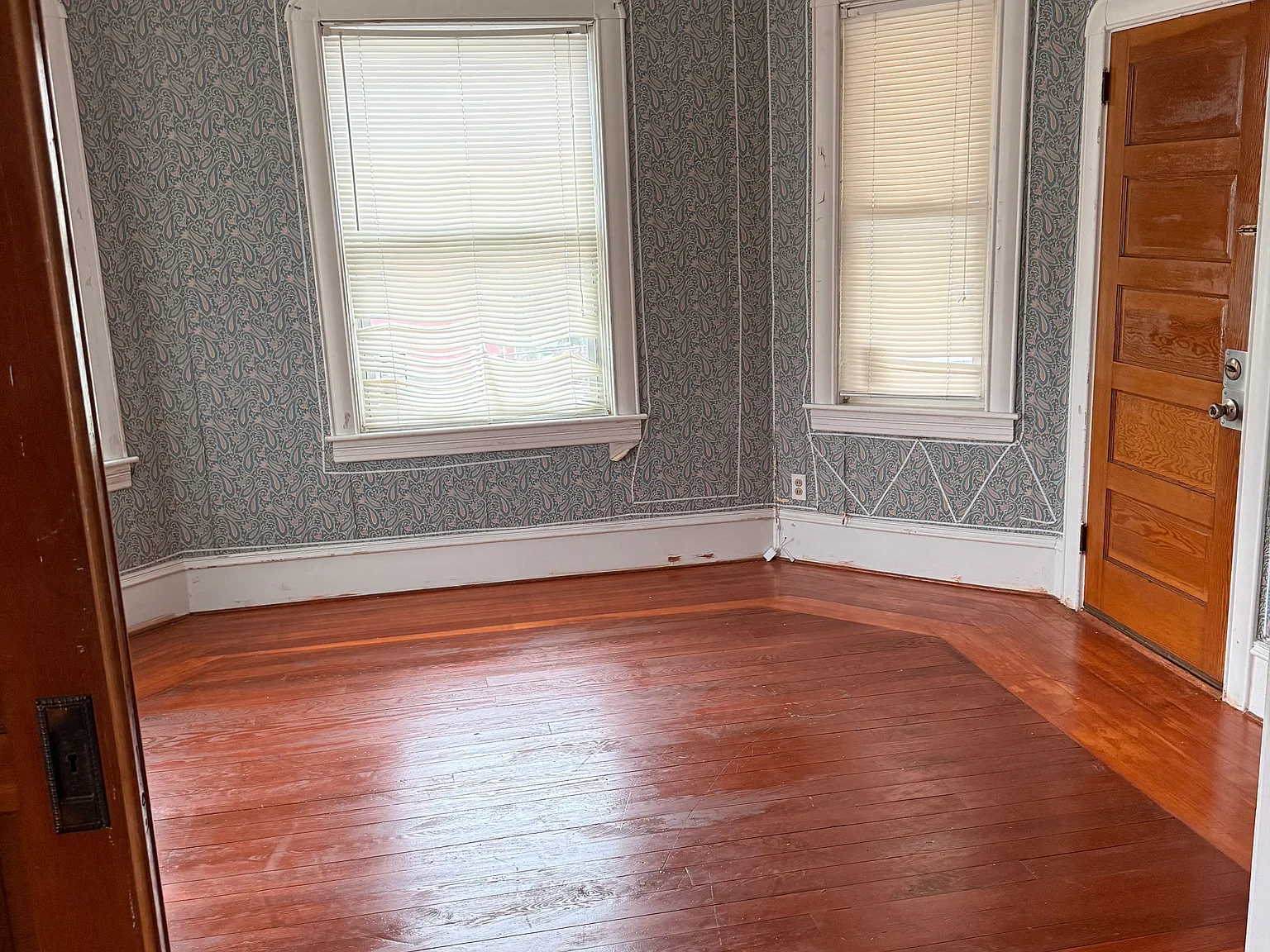 2 bed, 1200 sqft, $2,100 — Photo 2