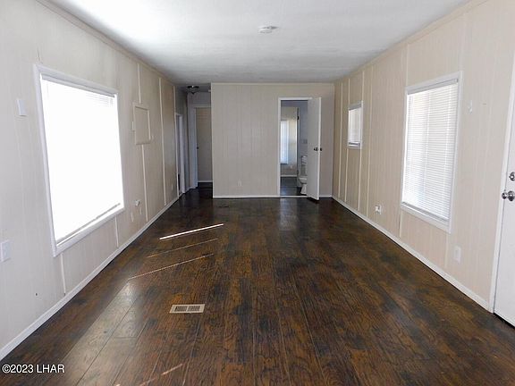 3rd image of 820 Safari Dr