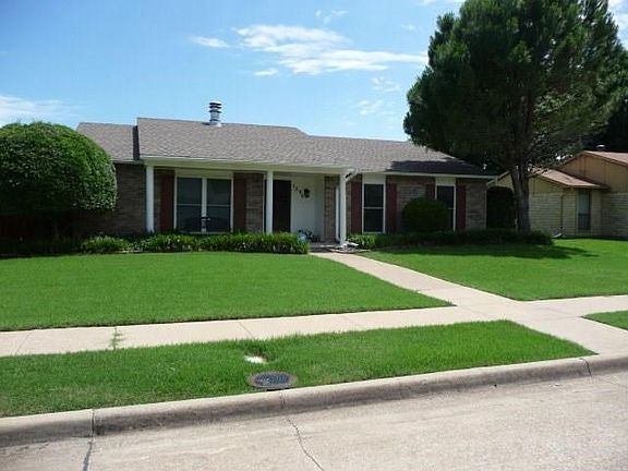 Nicely landscaped front elevation.