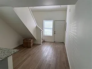 905 74th St #8 — Photo 3