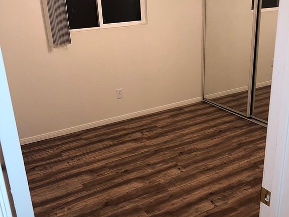 5th image of 504 E Lexington Ave E