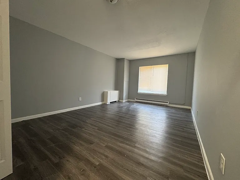 170-4G Hillside Ave — Photo 12