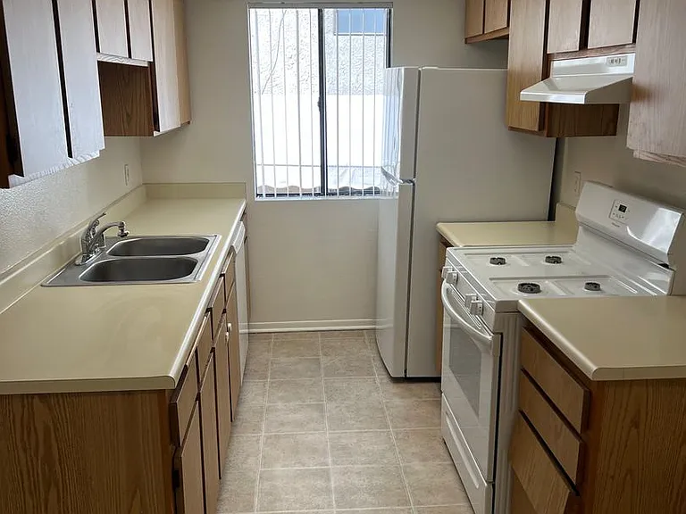 529 E Cedar Ave — Photo 2