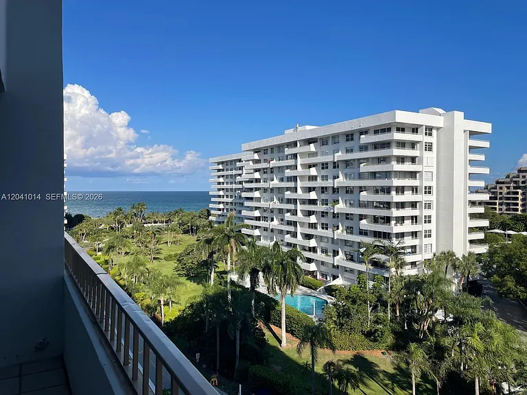 155 Ocean Lane Dr #811 — Photo 1