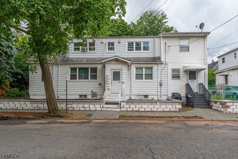 1st image of 434 Richmond St