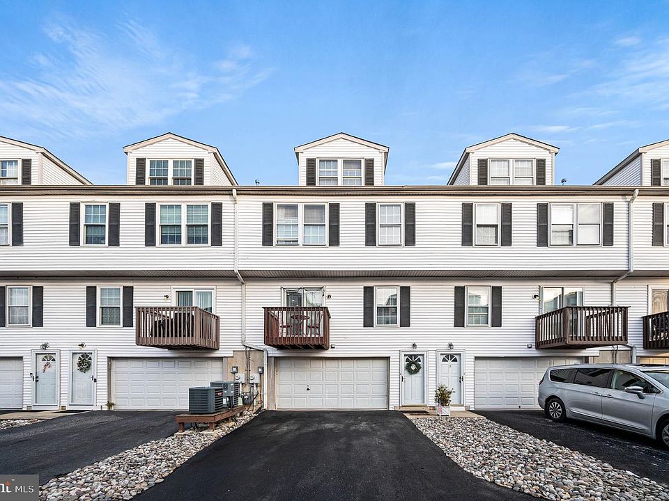 1st image of 15 Riverwatch Ct