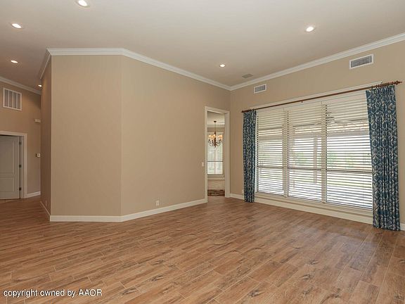 5th image of 10 Carnoustie Ln