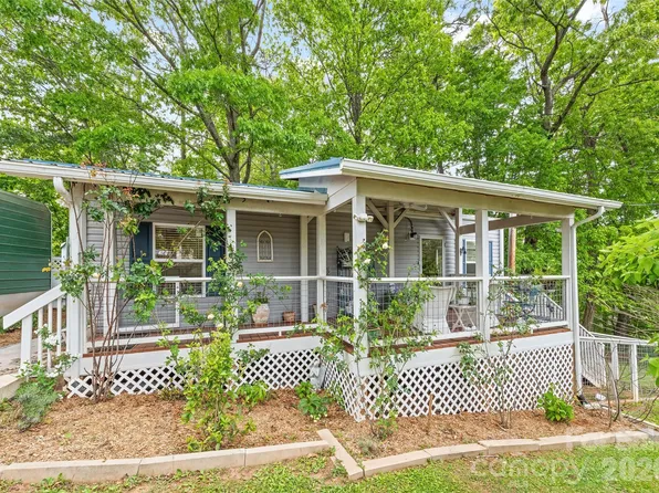 17 King Dr, Leicester, NC 28748
