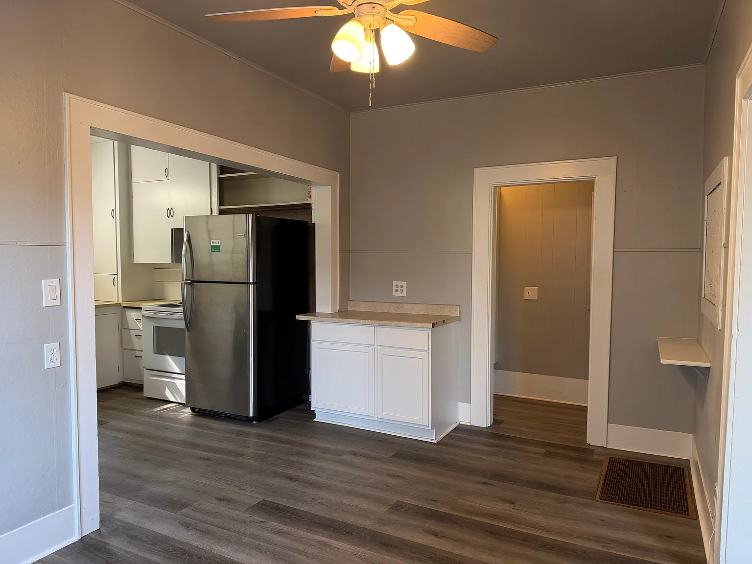 7 bed, 2112 sqft, $5,195 — Photo 4
