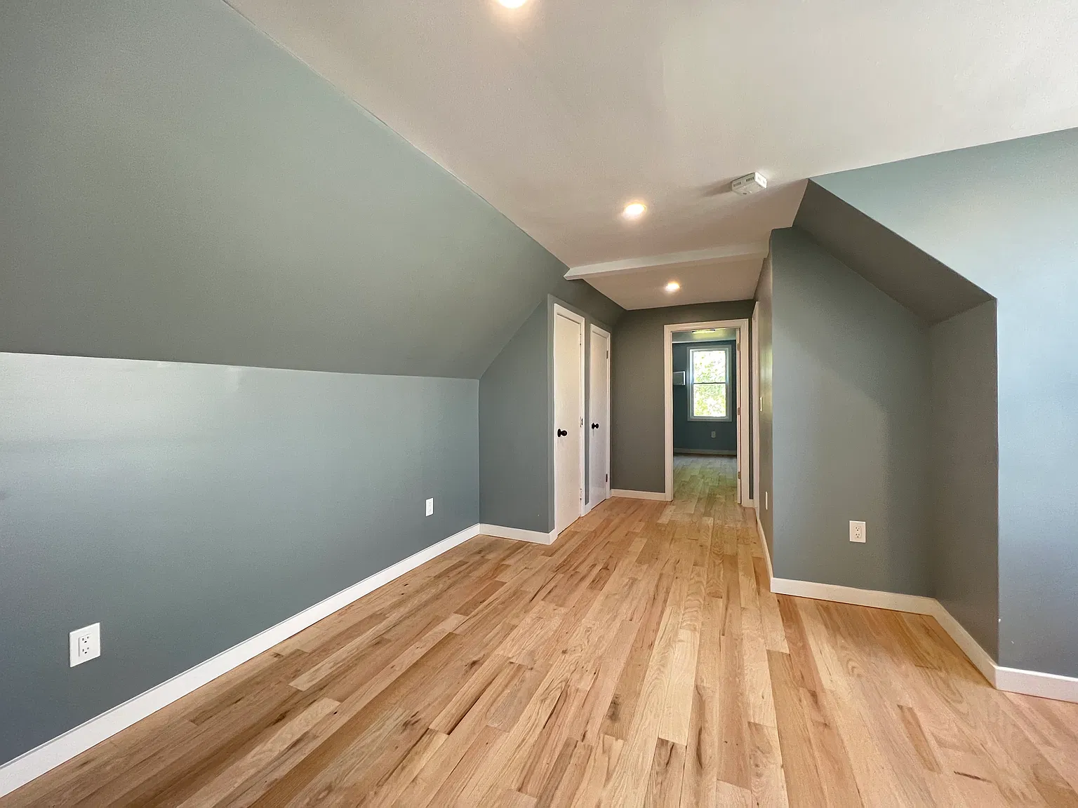 4 bed, 1200 sqft, $3,000 — Photo 2