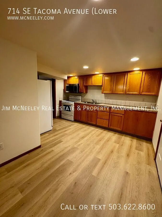 Heart of Sellwood | Utilities Included 2-Bedroom Condo — Photo 4