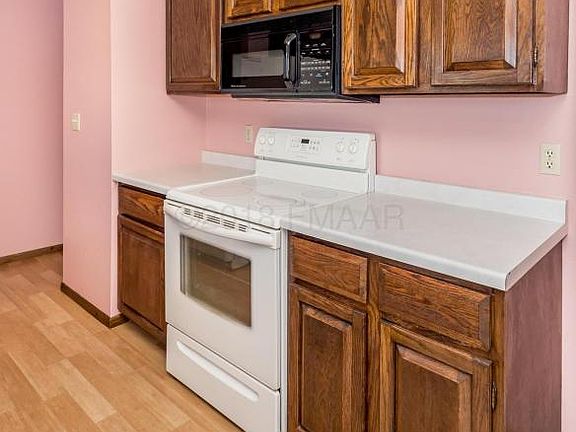 4th image of 998 5th Ave W